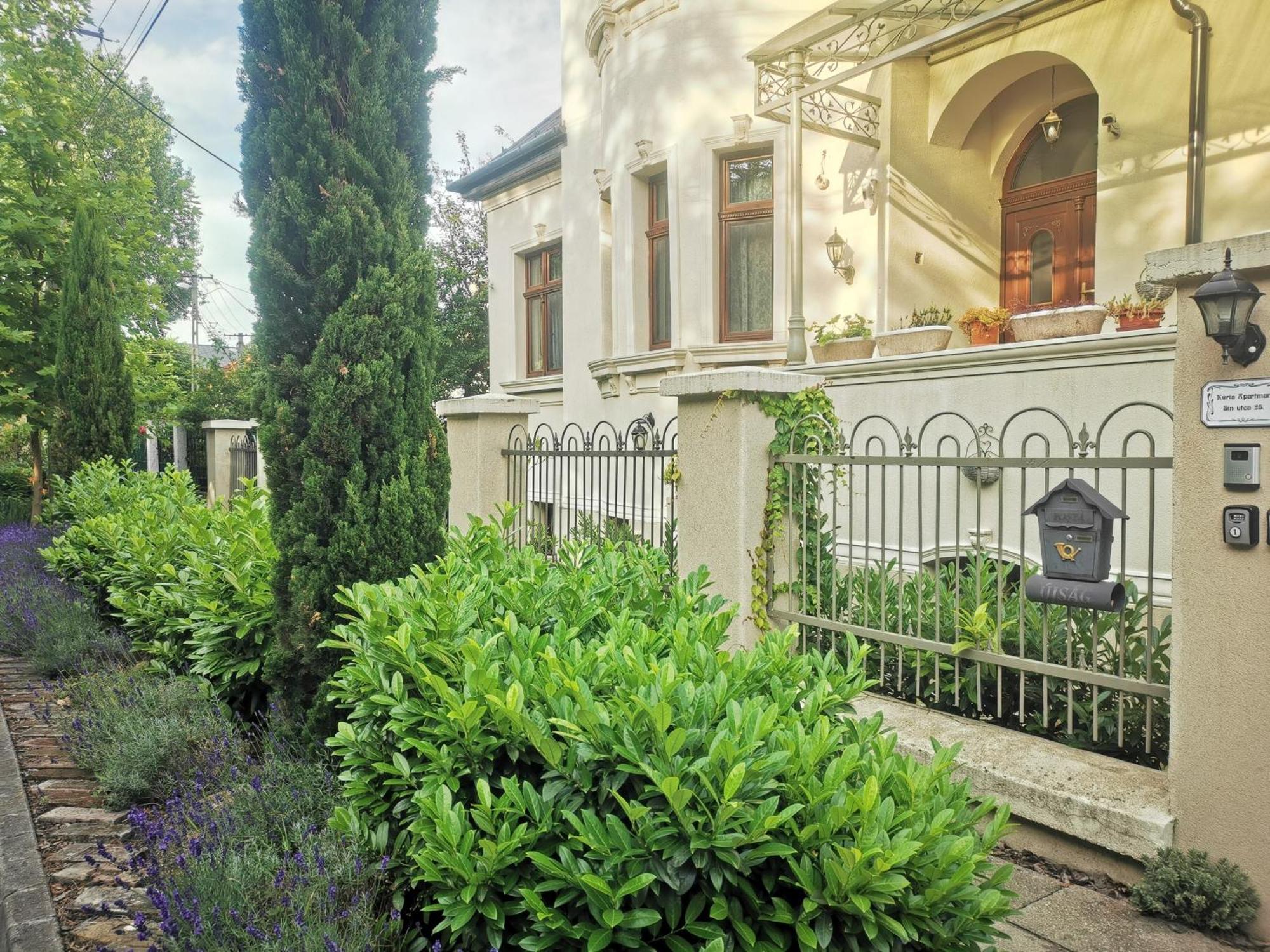 Kuria Apartman With Private Jacuzzi And Pool Budapest Exterior foto