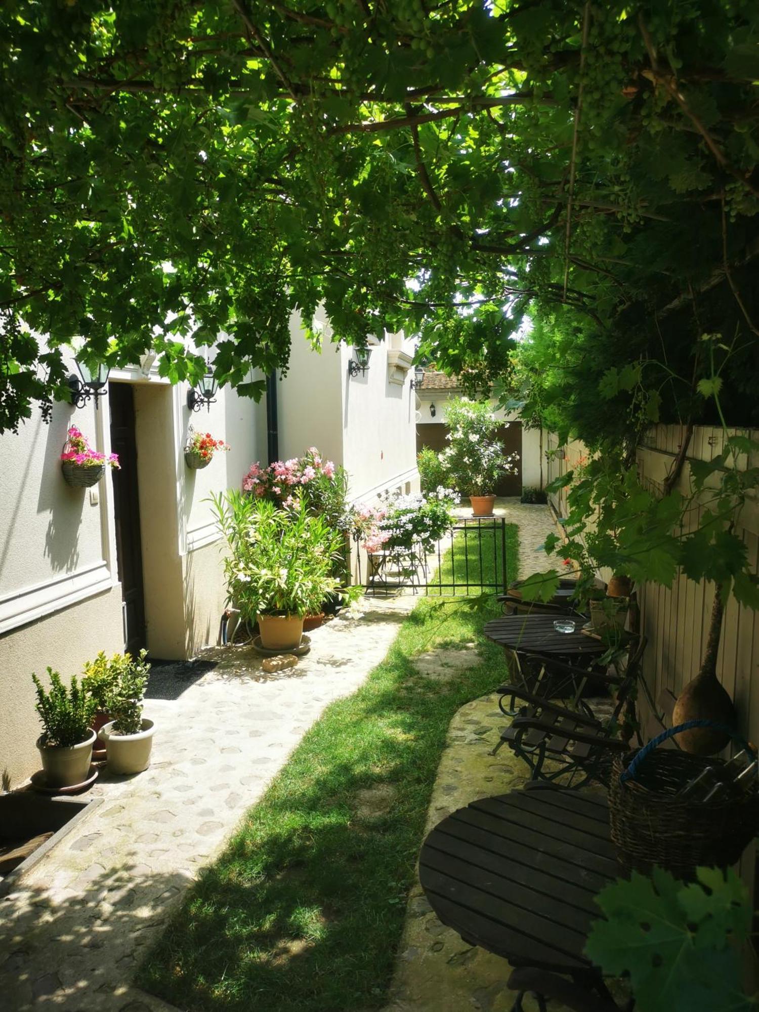 Kuria Apartman With Private Jacuzzi And Pool Budapest Exterior foto