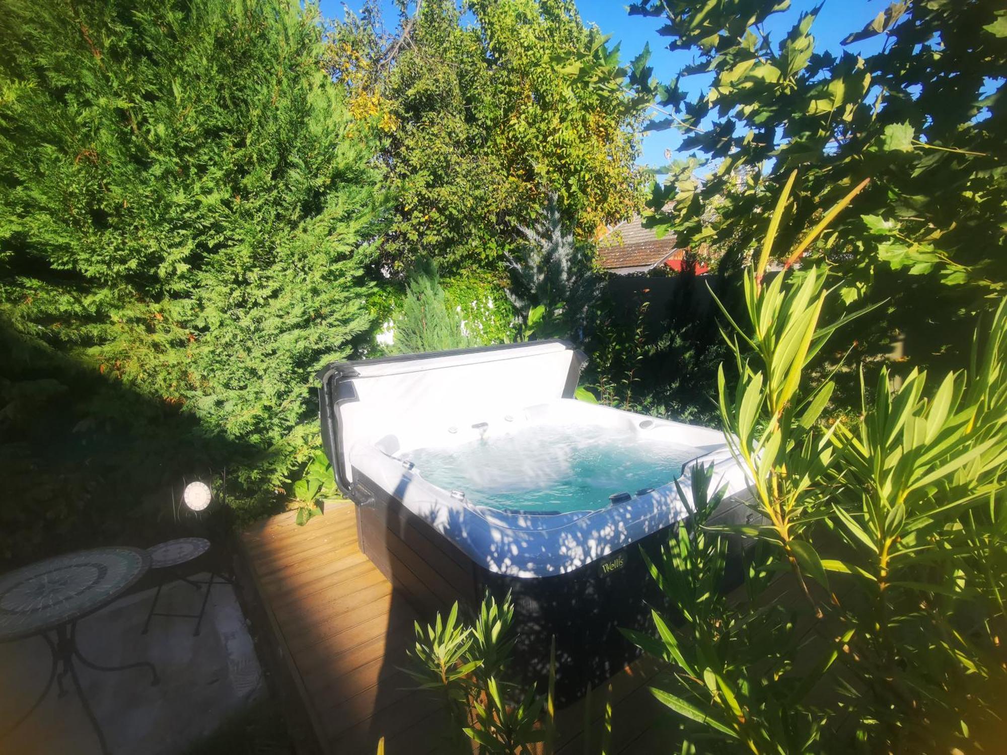 Kuria Apartman With Private Jacuzzi And Pool Budapest Exterior foto